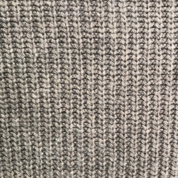 Brandy Melville Gray Crew Neck Sweater - Picture 4 of 5